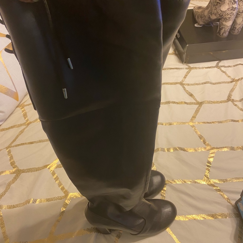 These boots only been worn a few times and are in great condition